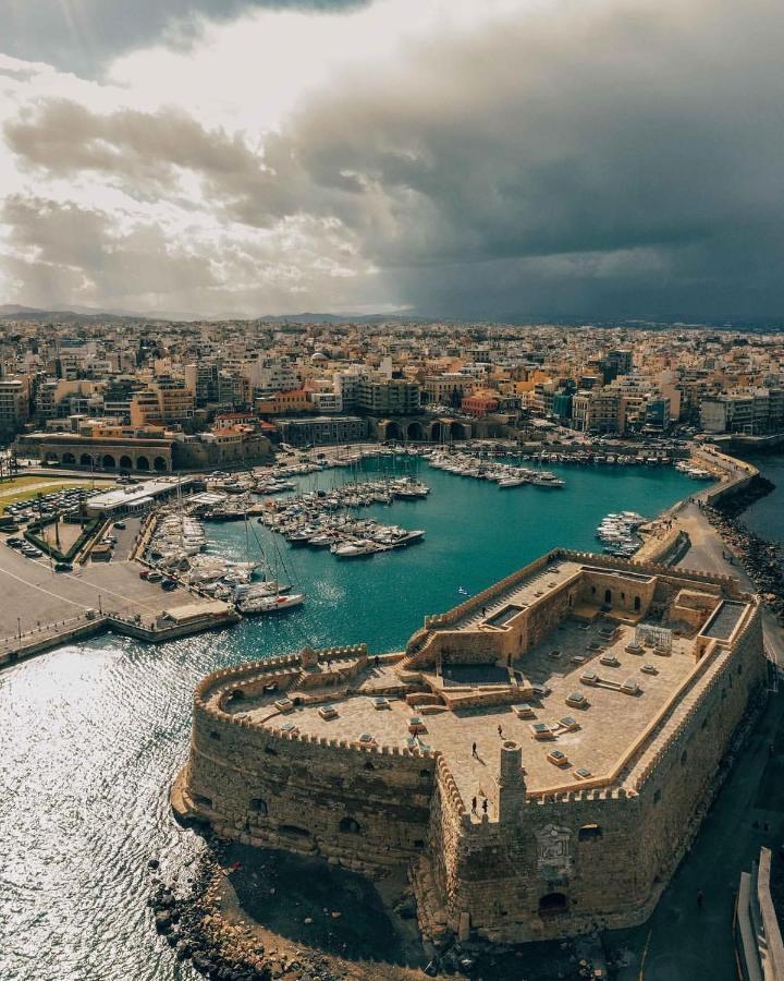 Theros By Agora Luxury Apartments In The Heart Of Heraklion ภายนอก รูปภาพ
